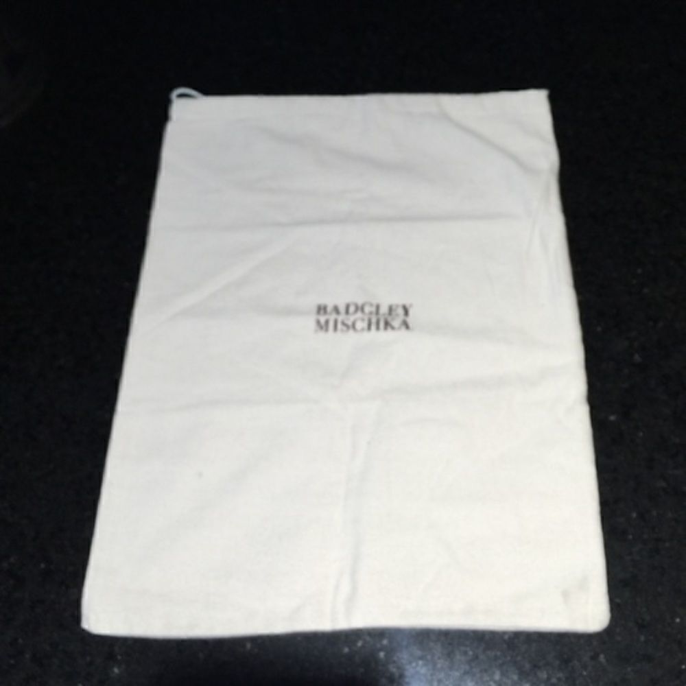 ❌last deal❌Badgley mischka dust bag